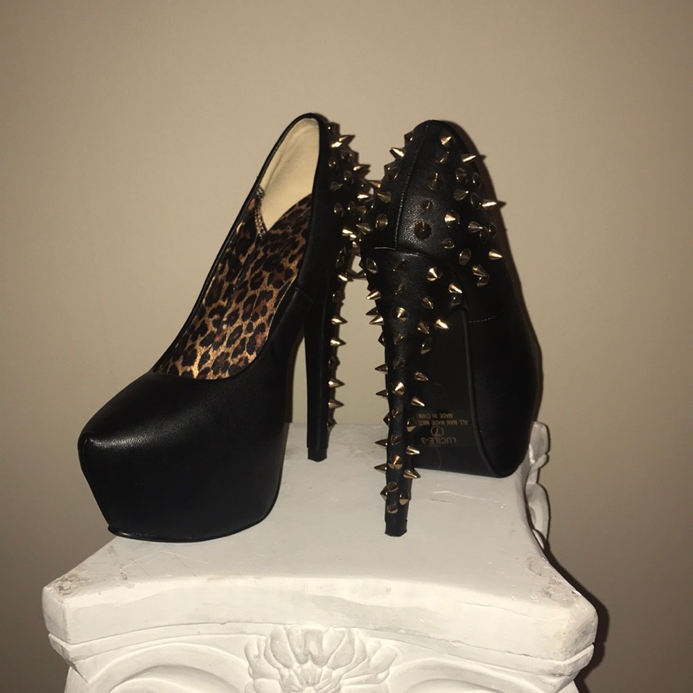 Super Sexy Spiked Heel Pumps!